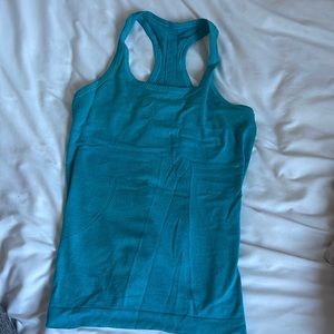 Lululemon size 4 workout top